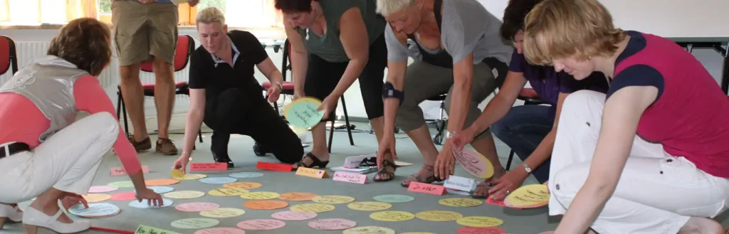 Teilnehmende beim Rhetorik-Training im Bildungs- und Tagungszentrum Tannenfelde in Aukrug, Schleswig-Holstein